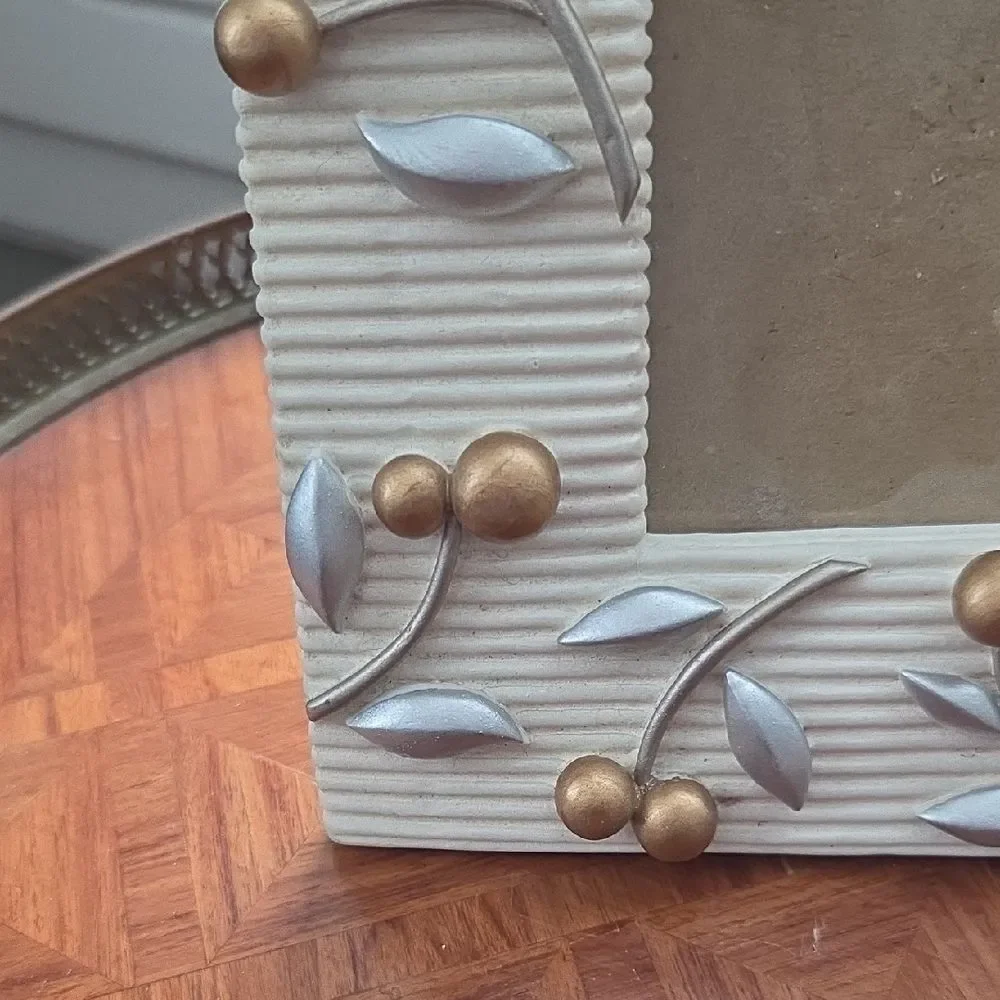 Elegant Cream and Gold Photo Frame